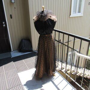 #143  NEW WOMEN'S LACE OUTFIT BY MARY ANN RESTIVO  (SIZE 14US)